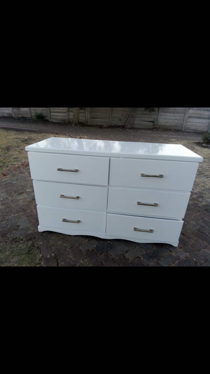 Chest of Drawer